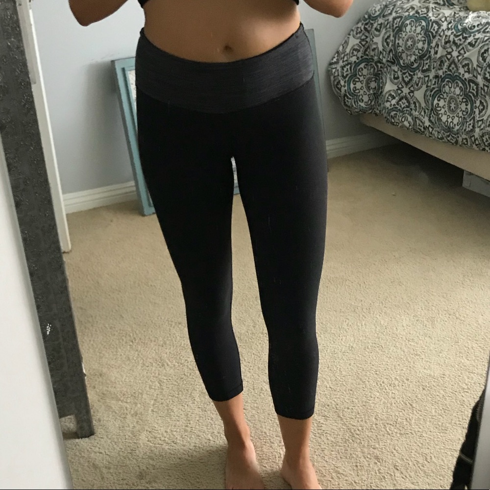 3/4  black/reversible Lululemons